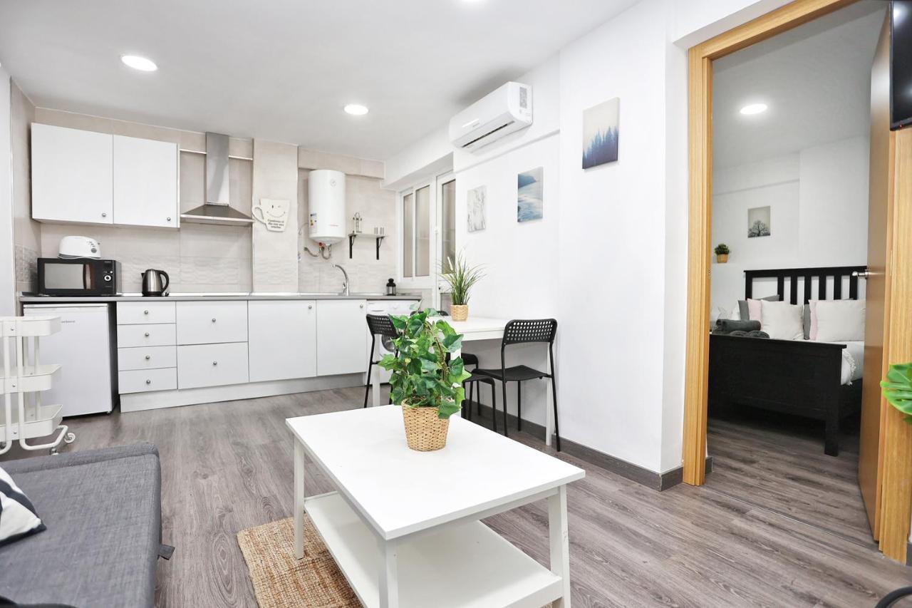 Holidays2Malaga Goya - Zona Huelin & 500 Mts De La Playa Apartment Exterior photo